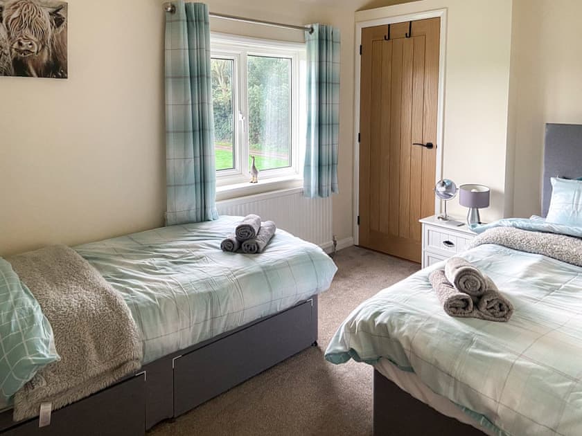 Twin bedroom | Old Alton Hall Farmhouse, Holbrook, near Ipswich