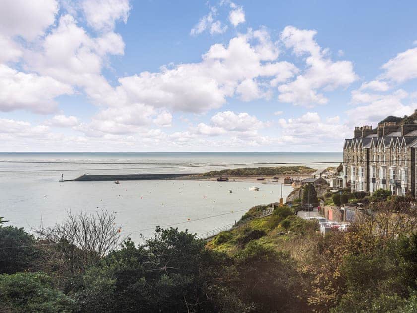 Surrounding area | Sea and Sands, Barmouth