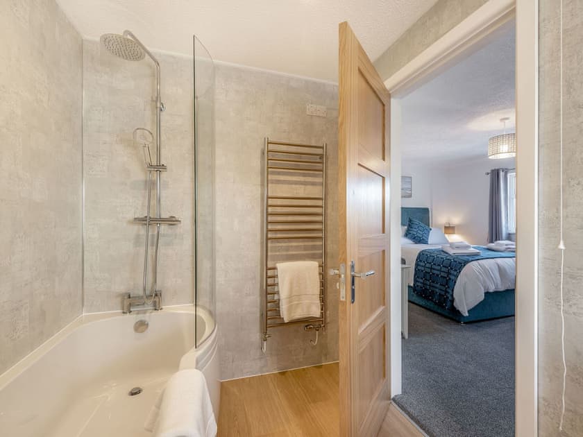 En-suite | Crug Y Bar, Cardigan