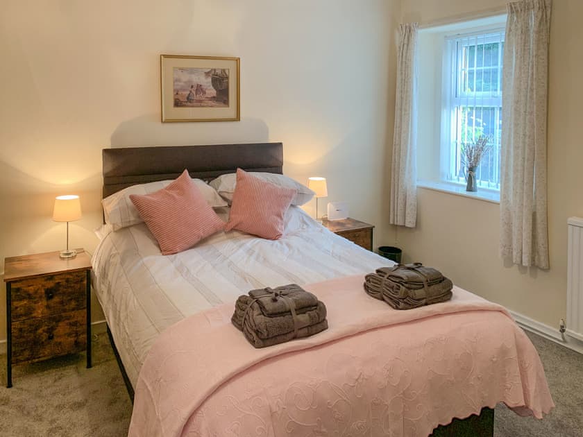 Bedroom 1 with en-suite toilet  | Milnhead Cottage, Dumfries