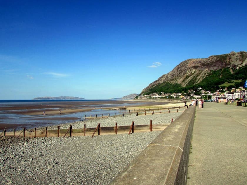 The promenade | Nant Y Felin, Llanfairfechan, near Conwy