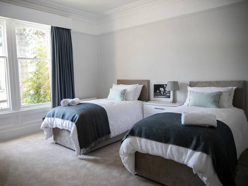 Twin bedroom | Whitecraigs, Elgin