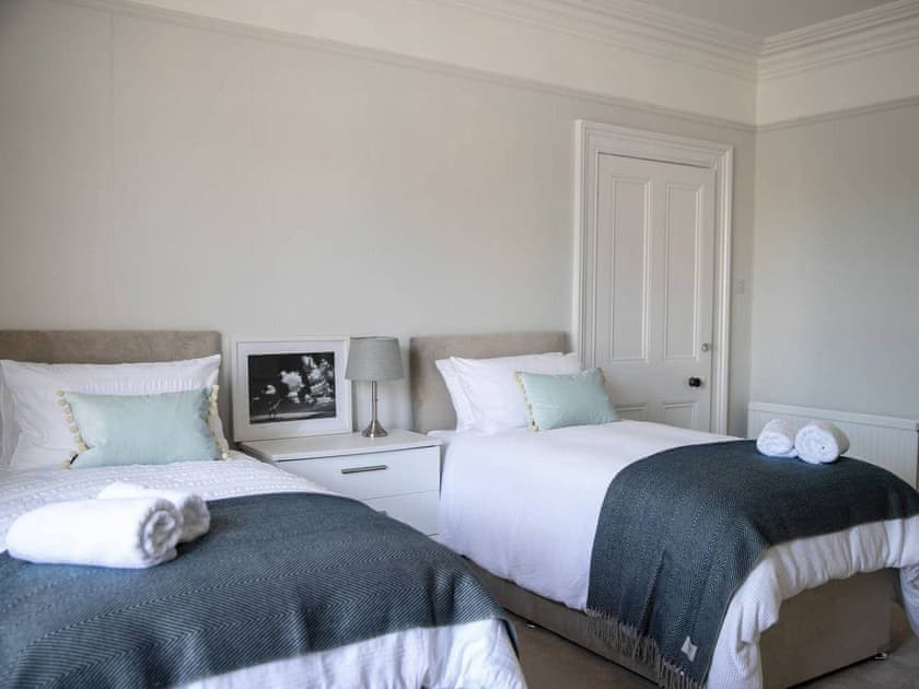Twin bedroom | Whitecraigs, Elgin