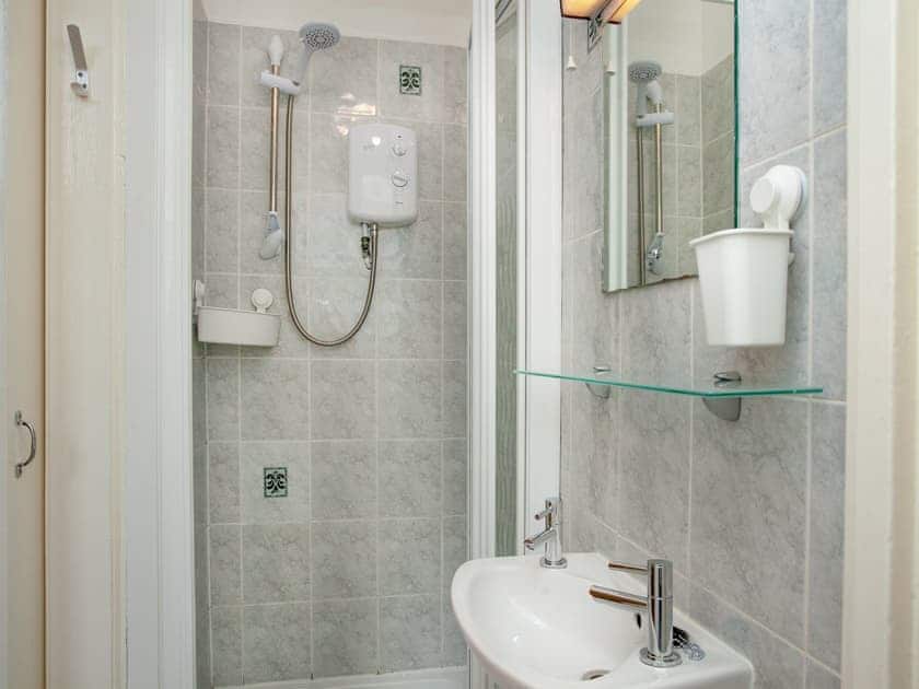 Shower room | Apartment One - Broadshade Holiday Apartments, Paignton