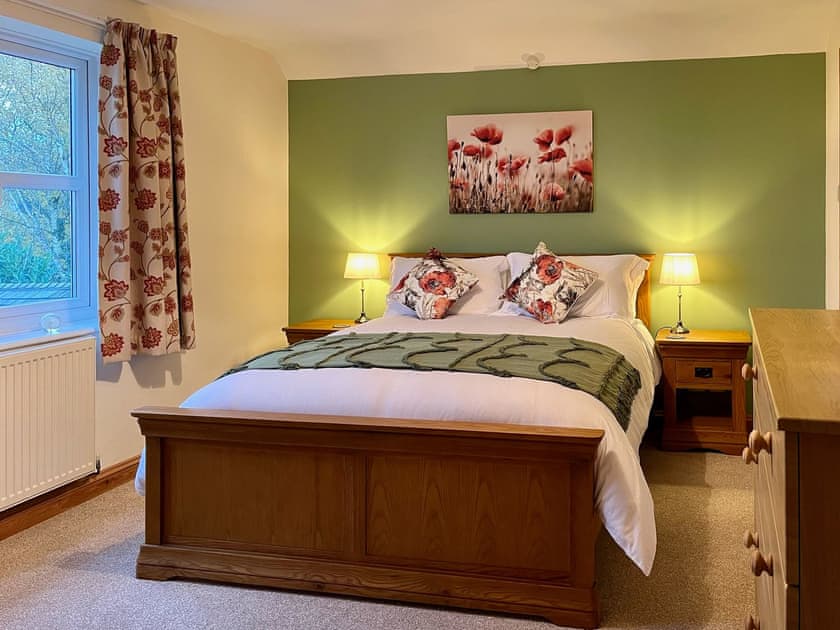 Master bedroom with en-suite | Beech Cottage, Ashbourne