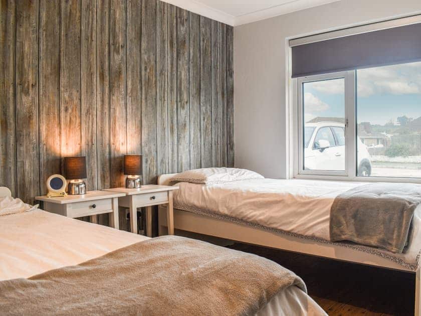 Twin bedroom | Yaverland Beach House, Sandown