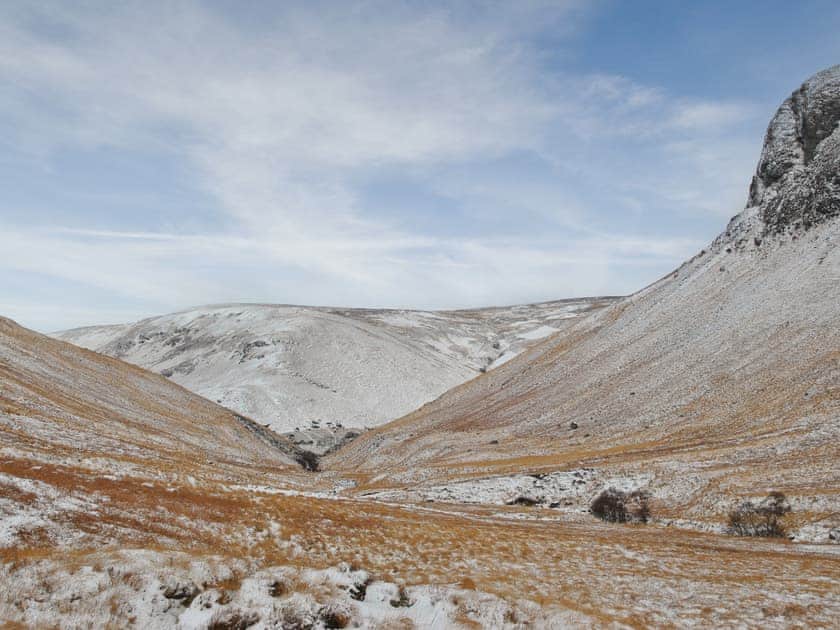 Surrounding area in winter snow | SQLArran Cottage, Lochranza