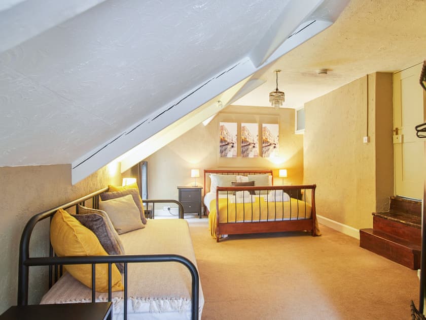 Double bedroom with twin beds | The Manor House - Manor Mews, Tattersett, near Fakenham