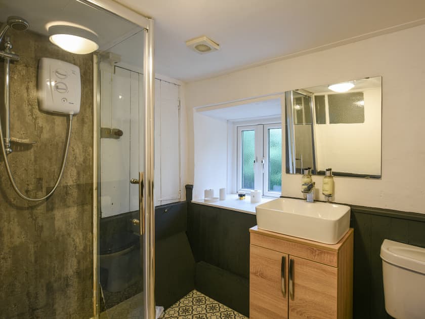 Shower room | Afon Dulas Valley Cottage, Ceinws