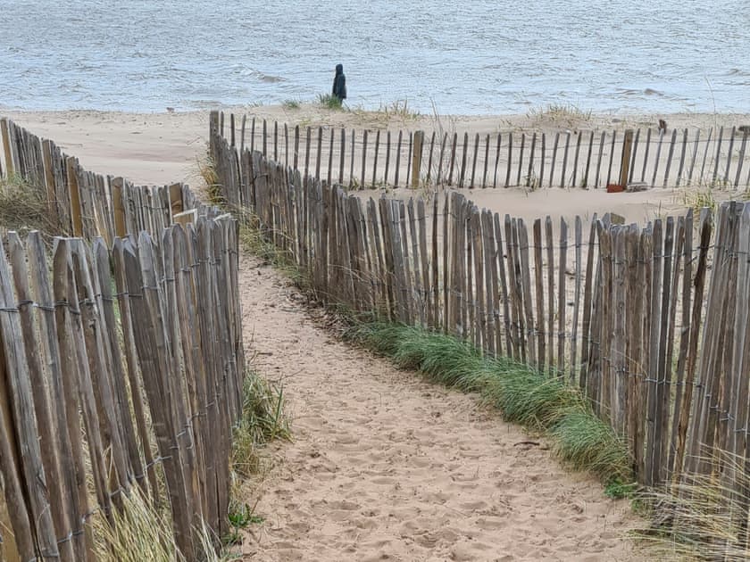 Beach | Beach Walk Apartment, Broughty Ferry, near Dundee