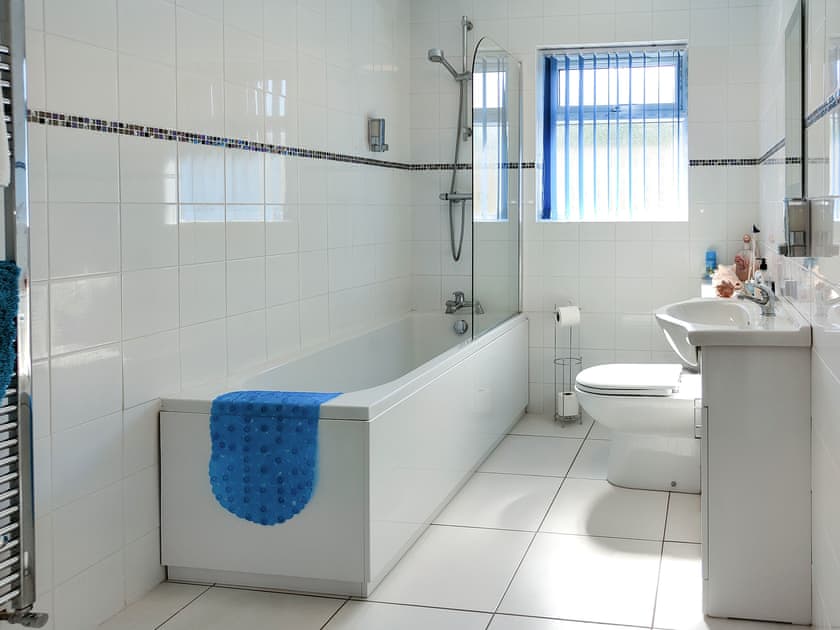 Shower room | Near the Beach, Parcllyn, near Aberporth