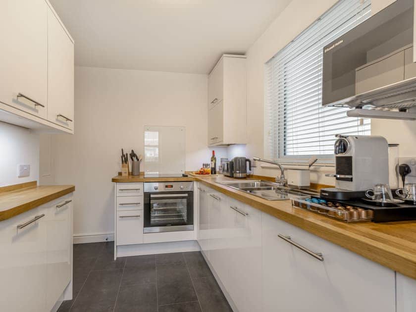 Kitchen | Copper’s Rest - Bluelight Apartments, Saltburn-by-the-Sea