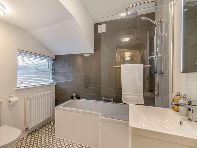 Bathroom | Copper’s Rest - Bluelight Apartments, Saltburn-by-the-Sea