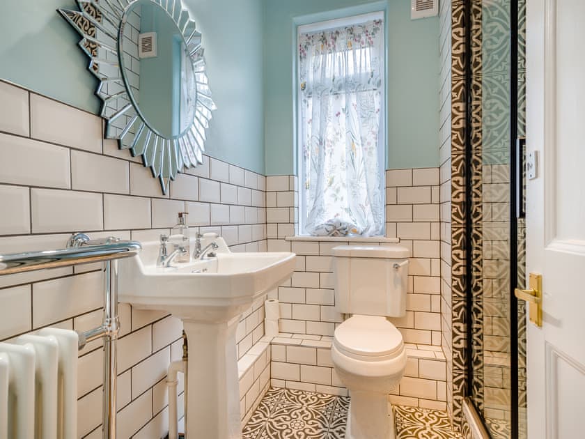 Shower room | Pebbles Reach - Blue Anchor House, Blue Anchor, near Minehead