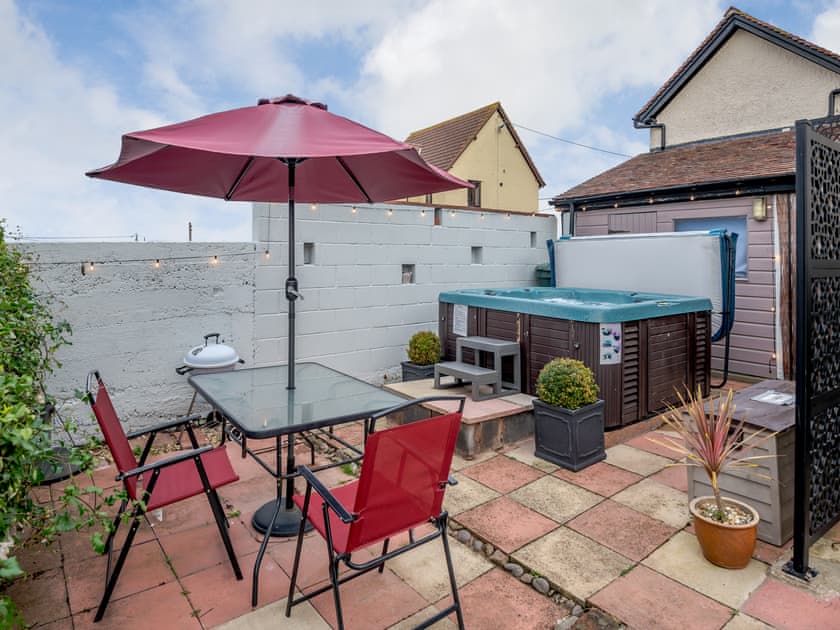 Sitting-out-area | Pebbles Reach - Blue Anchor House, Blue Anchor, near Minehead