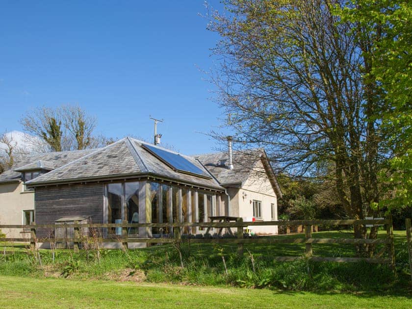 Exterior | Corner Cottage - Carswell Cottages, Holbeton