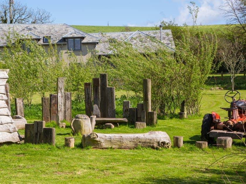 Garden and grounds | Corner Cottage - Carswell Cottages, Holbeton