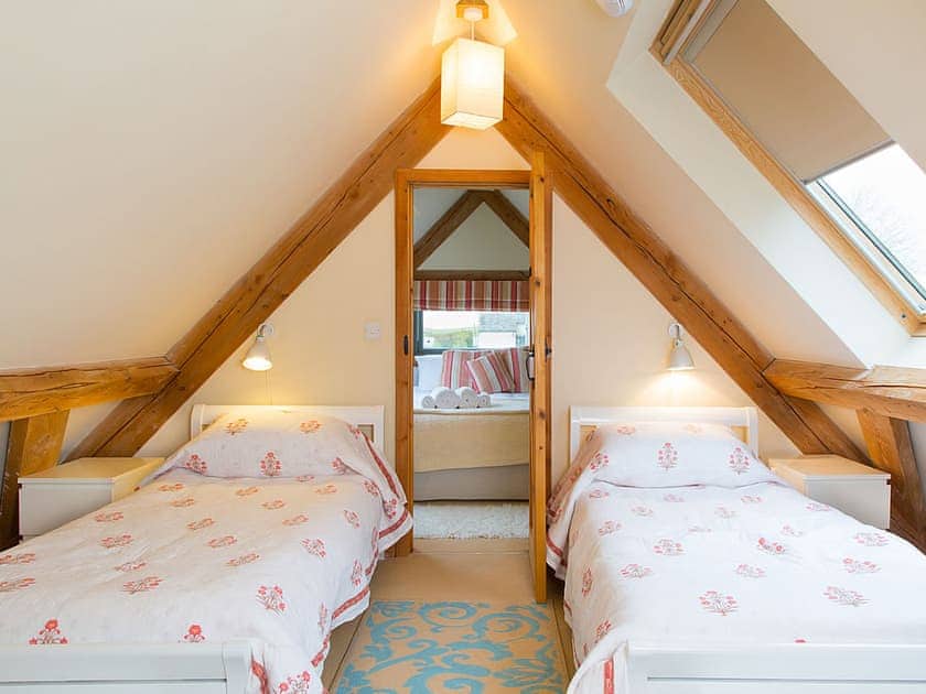 Twin bedroom | The Lodge - Carswell Cottages, Holbeton