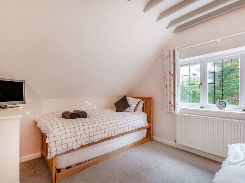 Twin bedroom | Tall Trees, Whitstable