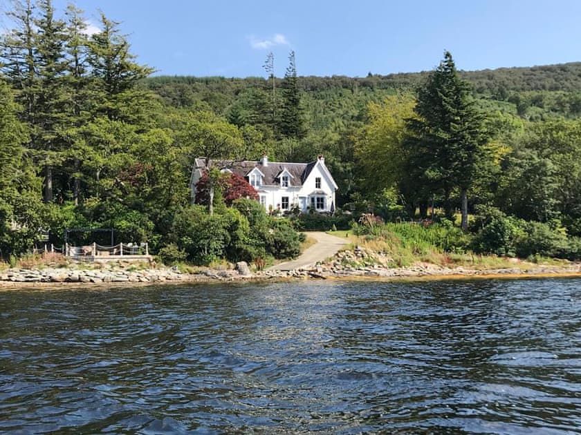 Setting | Hazelbank, St Catherines, near Strachur