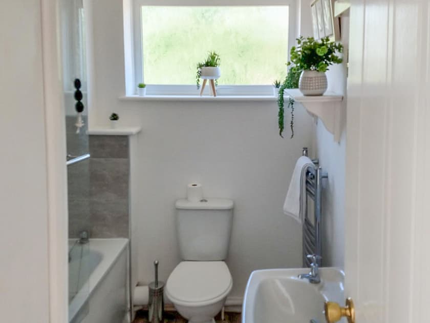 Bathroom | Redcot Gardens, Stamford