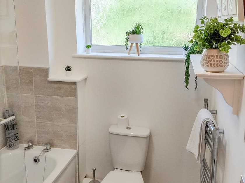 Bathroom | Redcot Gardens, Stamford