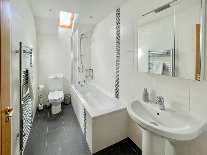 Bathroom | Carswell CottagesRose Cottage, Holbeton