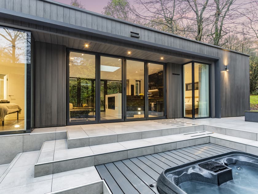 Hot tub | The Pump House Lodge, Elslack