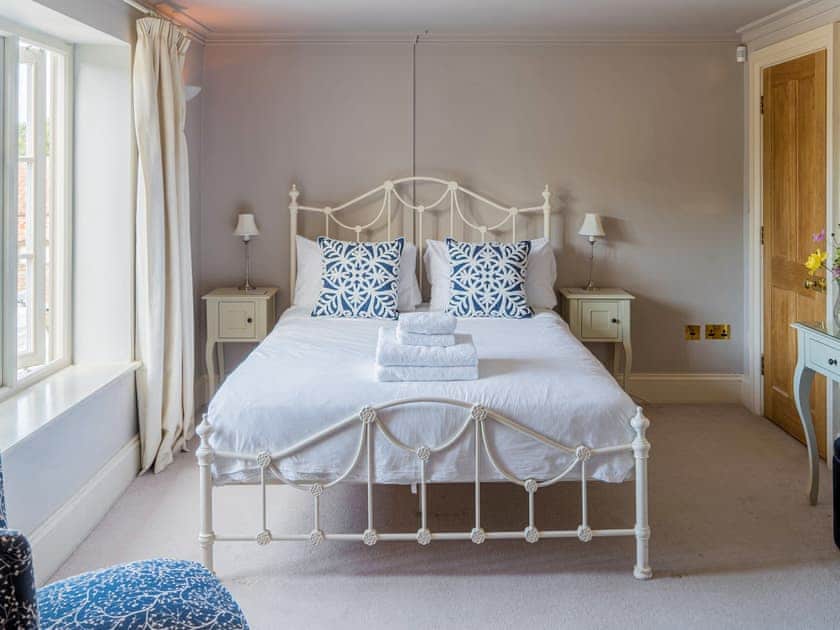 King Bed ensuite | The Grange Farmhouse, Sculthorpe