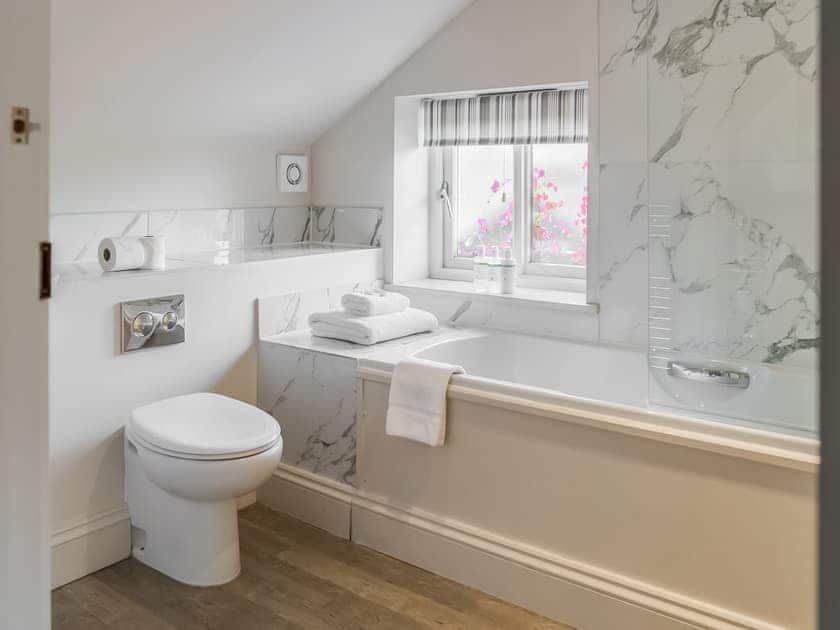 En-suite | The Grange Farmhouse, Sculthorpe