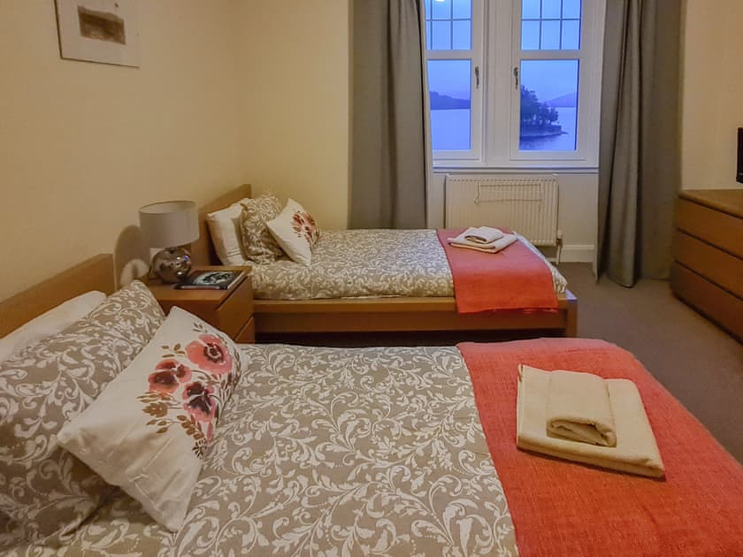 Twin bedroom | Lochside House - Lochside Holidays, Stronachlachar