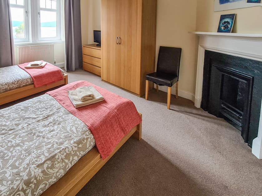 Twin bedroom | Lochside House - Lochside Holidays, Stronachlachar