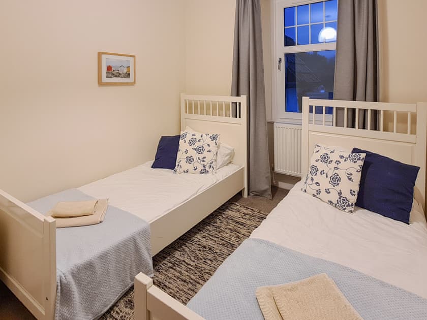 Twin bedroom | Lochside House - Lochside Holidays, Stronachlachar