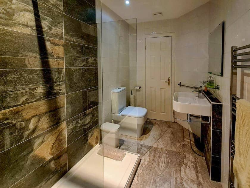 Shower room | Lochside House - Lochside Holidays, Stronachlachar