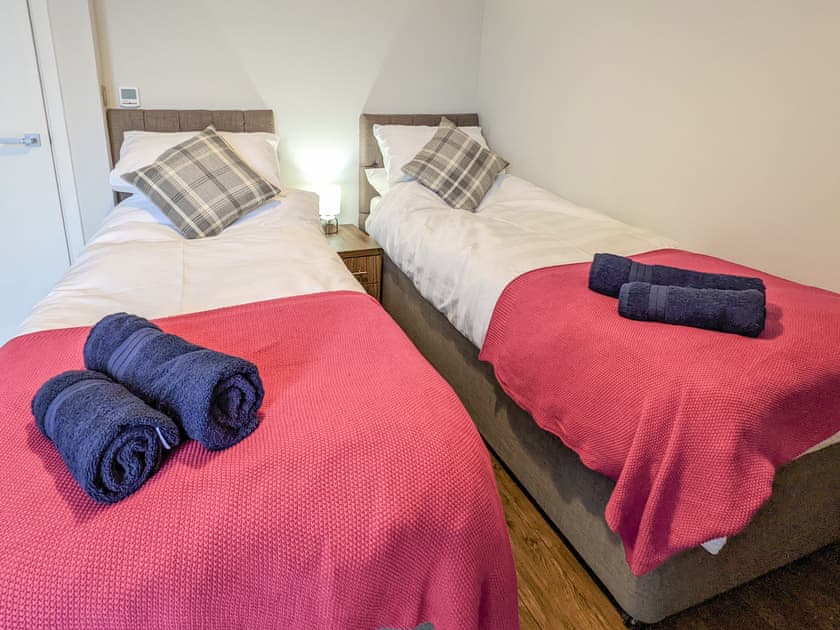 Twin bedroom | Folly View, Newport