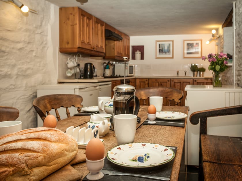 Kitchen/diner | Thatched Cottage - Treberfedd Farm, Lampeter, near Aberaeron
