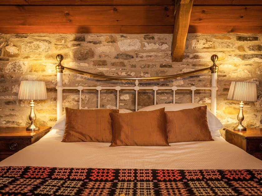 Double bedroom | Thatched Cottage - Treberfedd Farm, Lampeter, near Aberaeron