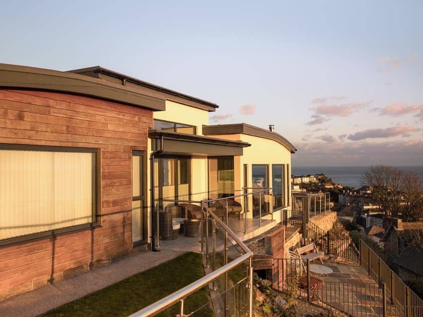 Sitting-out-area | The Overlook, Ventnor