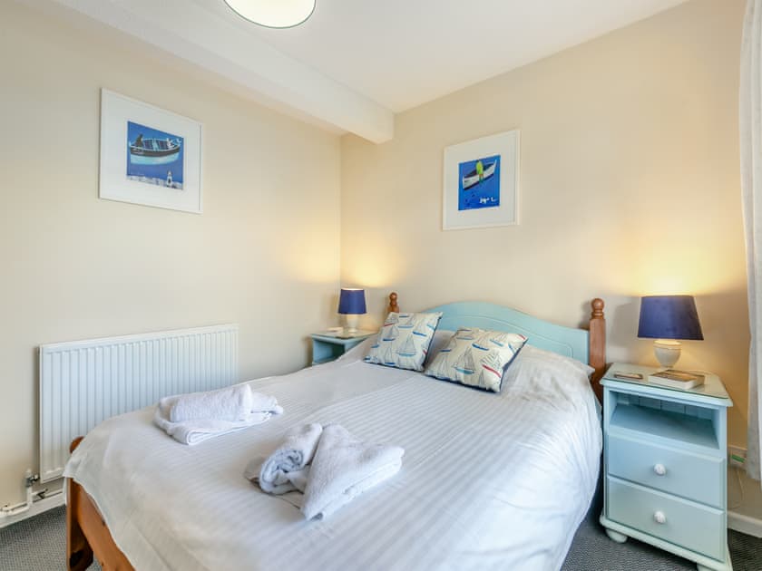 Double bedroom | 4 Mount Brioni - Mount Brioni Holiday Apartments, Torpoint