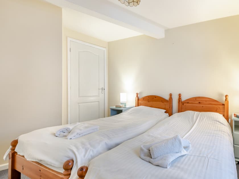 Twin bedroom | 4 Mount Brioni - Mount Brioni Holiday Apartments, Torpoint