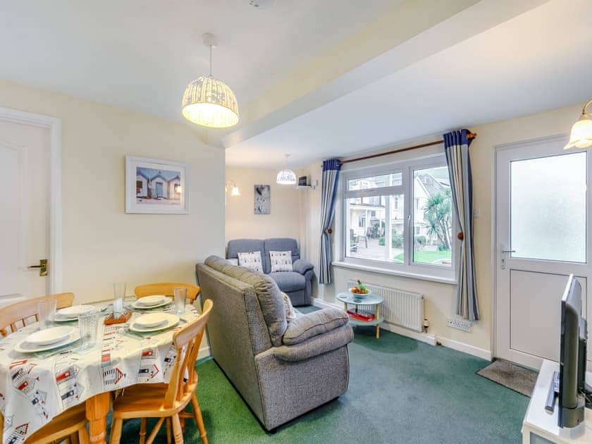 Open plan living space | 5 Mount Brioni - Mount Brioni Holiday Apartments, Torpoint