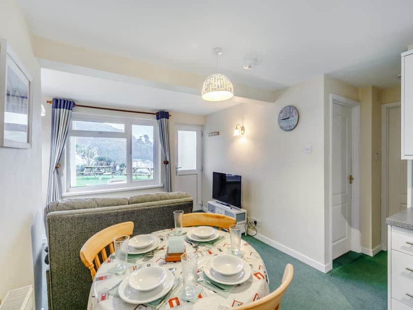 Dining Area | 5 Mount Brioni - Mount Brioni Holiday Apartments, Torpoint