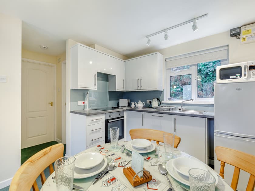 Dining Area | 5 Mount Brioni - Mount Brioni Holiday Apartments, Torpoint