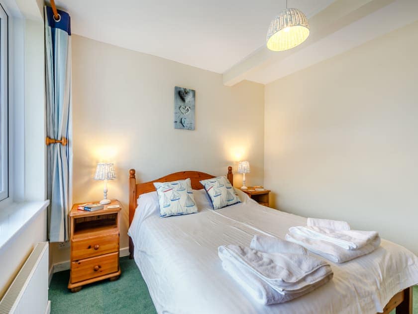Double bedroom | 5 Mount Brioni - Mount Brioni Holiday Apartments, Torpoint