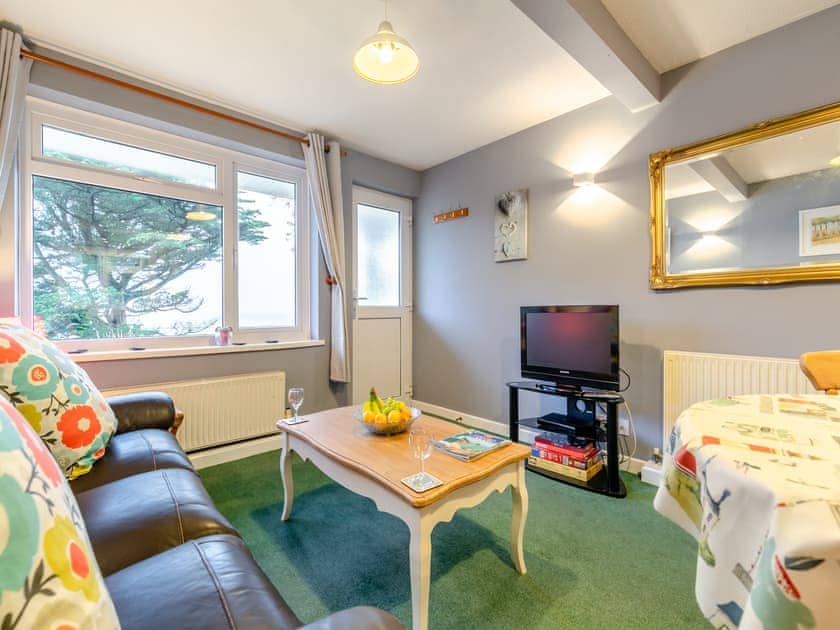 Living room | 7 Mount Brioni - Mount Brioni Holiday Apartments, Torpoint