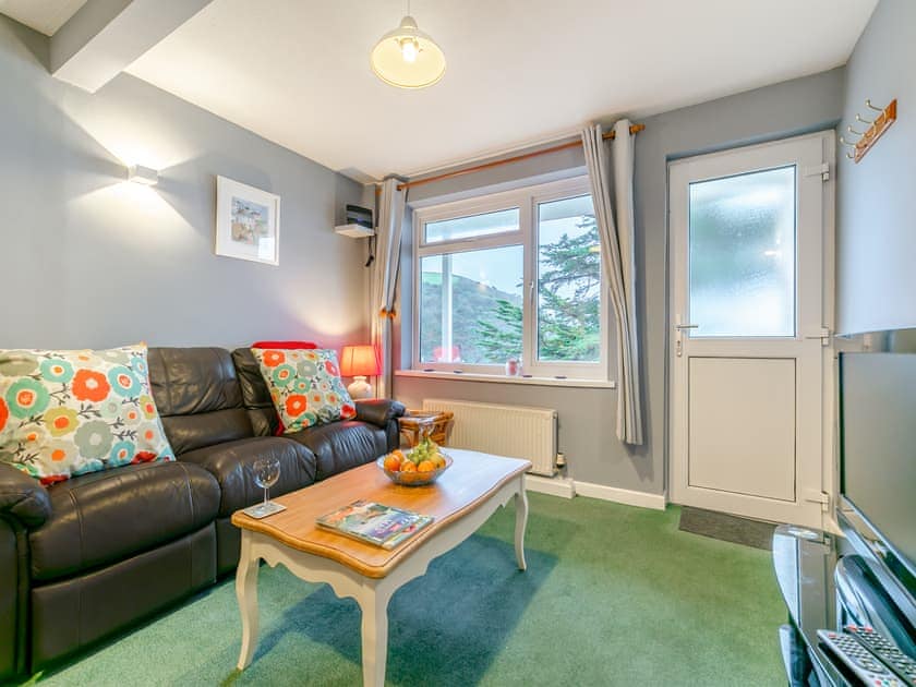 Living room | 7 Mount Brioni - Mount Brioni Holiday Apartments, Torpoint