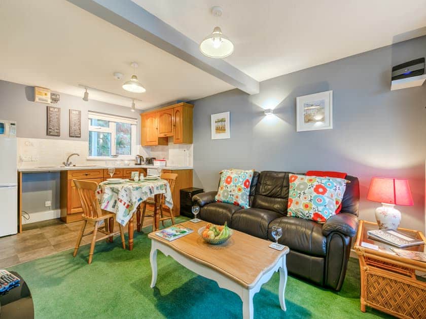 Open plan living space | 7 Mount Brioni - Mount Brioni Holiday Apartments, Torpoint