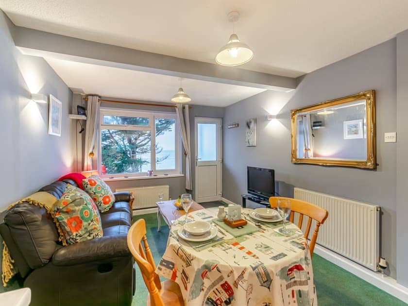 Open plan living space | 7 Mount Brioni - Mount Brioni Holiday Apartments, Torpoint