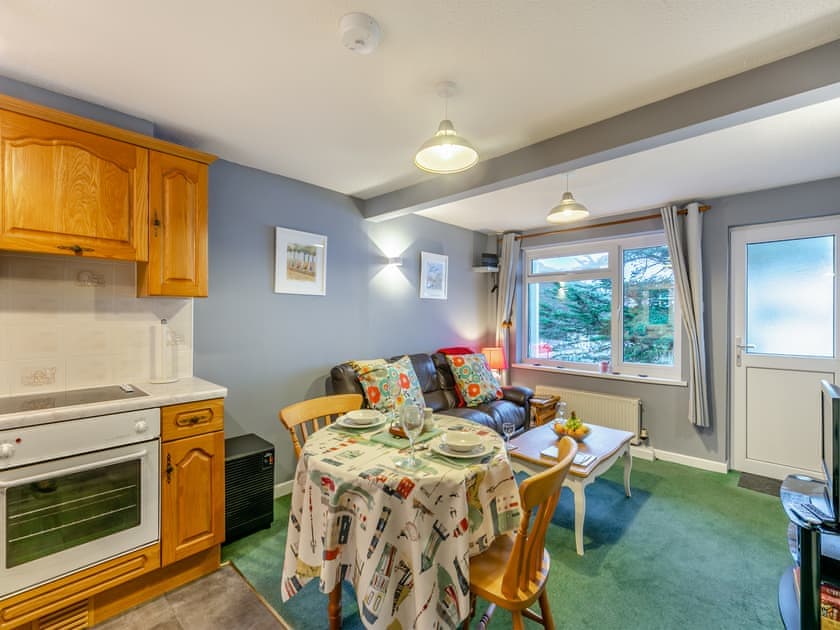 Kitchen | 7 Mount Brioni - Mount Brioni Holiday Apartments, Torpoint