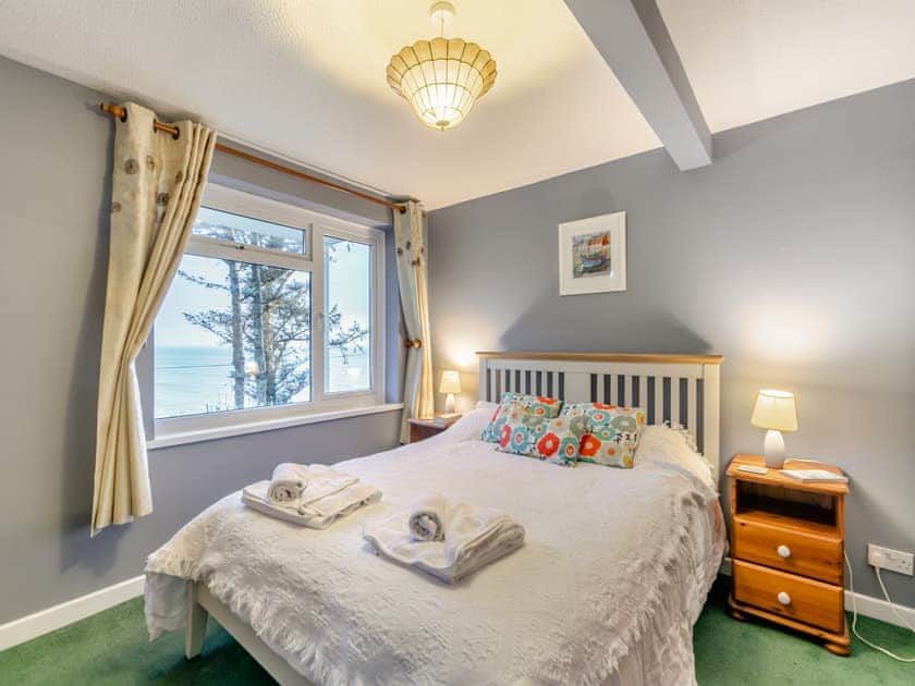 Double bedroom | 7 Mount Brioni - Mount Brioni Holiday Apartments, Torpoint